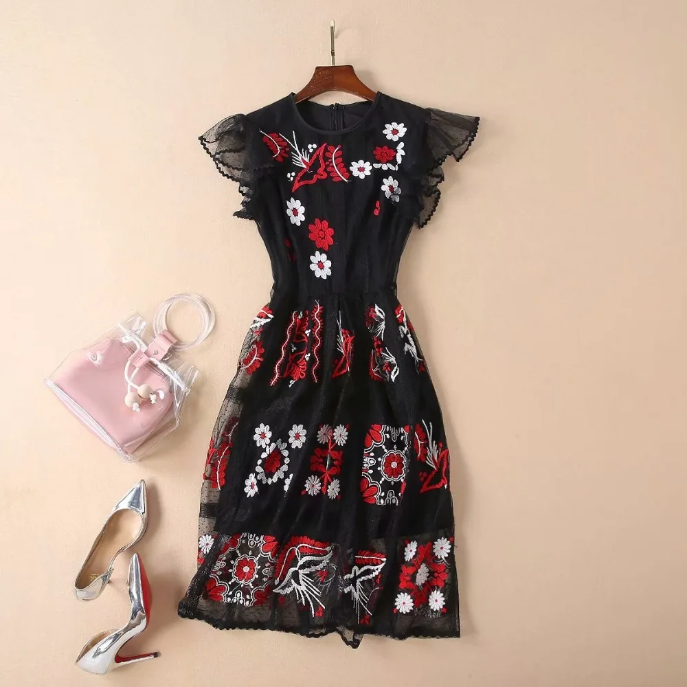 

Runway Designer 2019 Summer Dresses Women's High Quality O Neck Lace Embroidery Flower Pattern Color Matching Decorative Dress