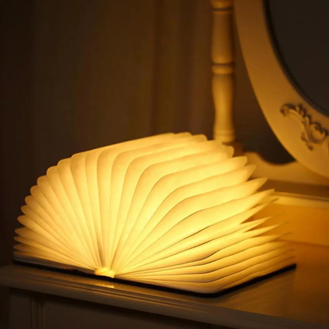 Светящаяся книга о подводном мире. Книжка ночник. Светящиеся книжка. Мистики xx века. Книга светится.