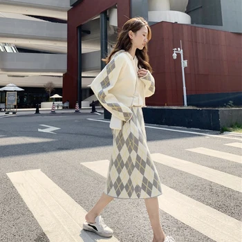 

Casual sweet Beige knit women's suit fashion retro hooded plaid pattern sweater with skirt Soft comfortable simple two-pieceSuit