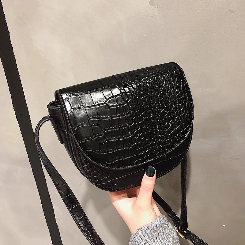 

[Super Seabob] 2019 summer new Coffee Black Color Single Strap Alligator Pattern PU Leather Saddle Messenger Bag All Match LM532