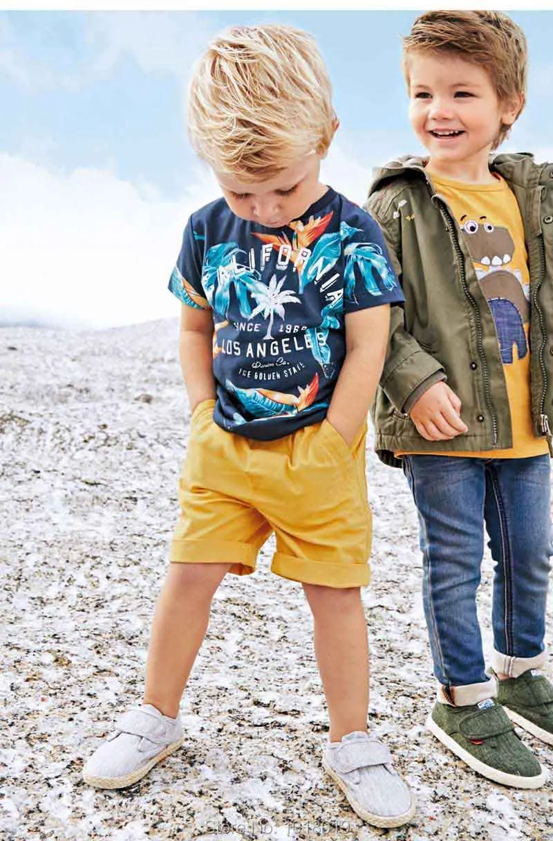 Комплекты одежды для маленьких мальчиков Новинка года, брендовые качественные летние детские костюмы из хлопка Bebe, футболка с короткими рукавами штаны, верхняя одежда для мальчиков