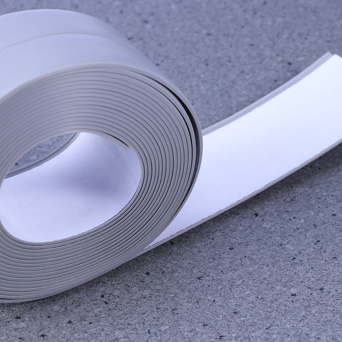 самоклеящаяся лента пвх. уплотнительная лента самоклеющаяся для ванной. уплотнительная лента wall connection tape 10305. самоклеющиеся пластиковые ленты. белая лента пвх самоклеящаяся уплотнительная.