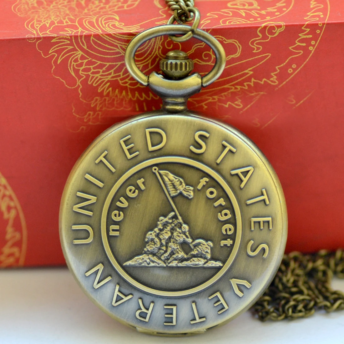 

Retro Red Flag Quartz Quartz Pocket Watch Multiplayer Warrior Victory Pocket Watch Men And Women Fashion Wild Chain Watchs