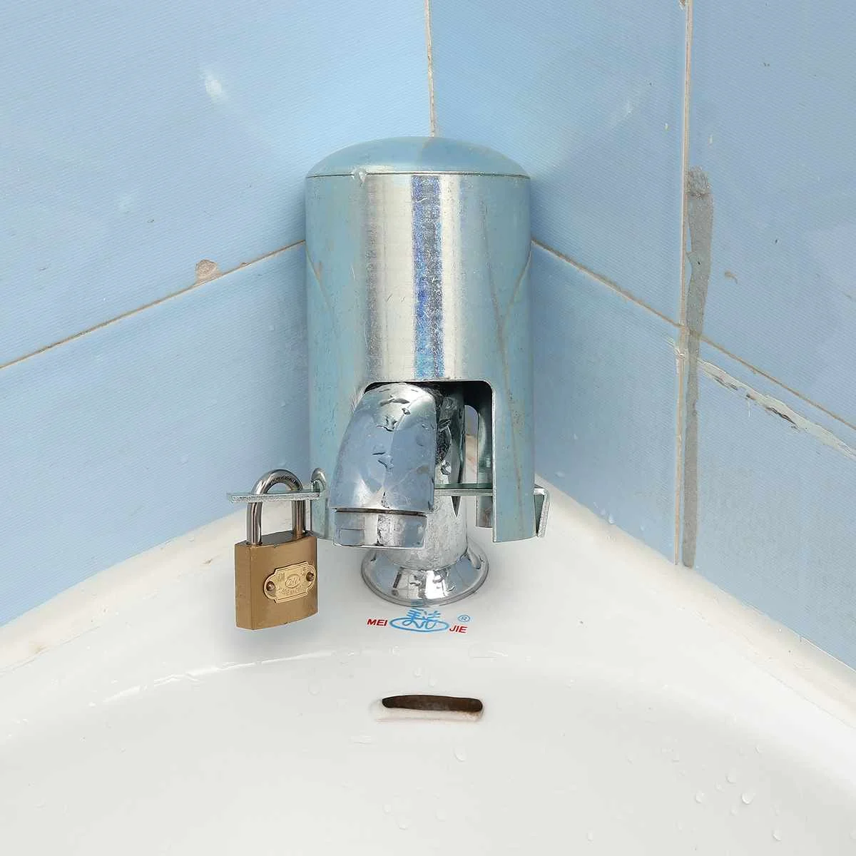 

1 Set Iron Lockable Tap Protective Cover Outdoors Garden Against Theft Safe Home Improvement Kitchen Faucet Accessories