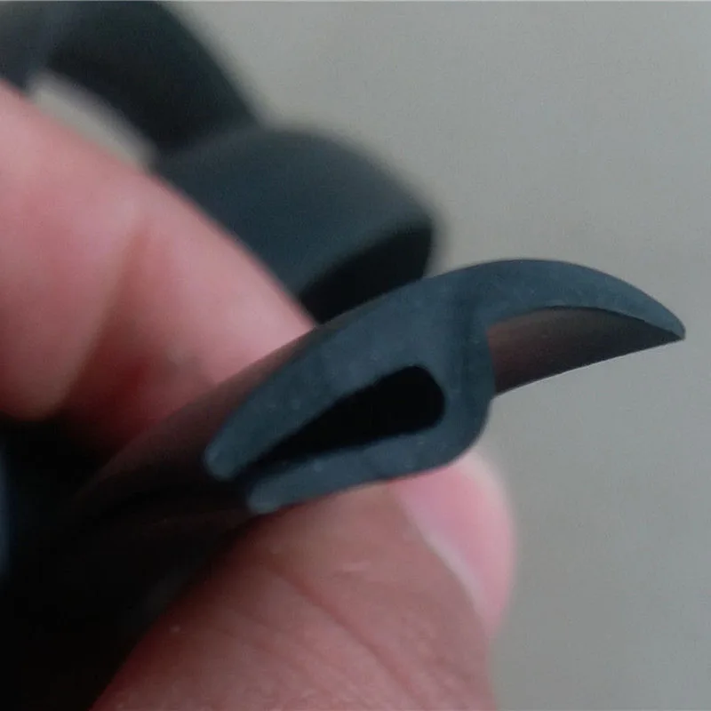 

2M Rubber Trim Moulding Sealed Strips For Car Front Windshield Plastic Panel