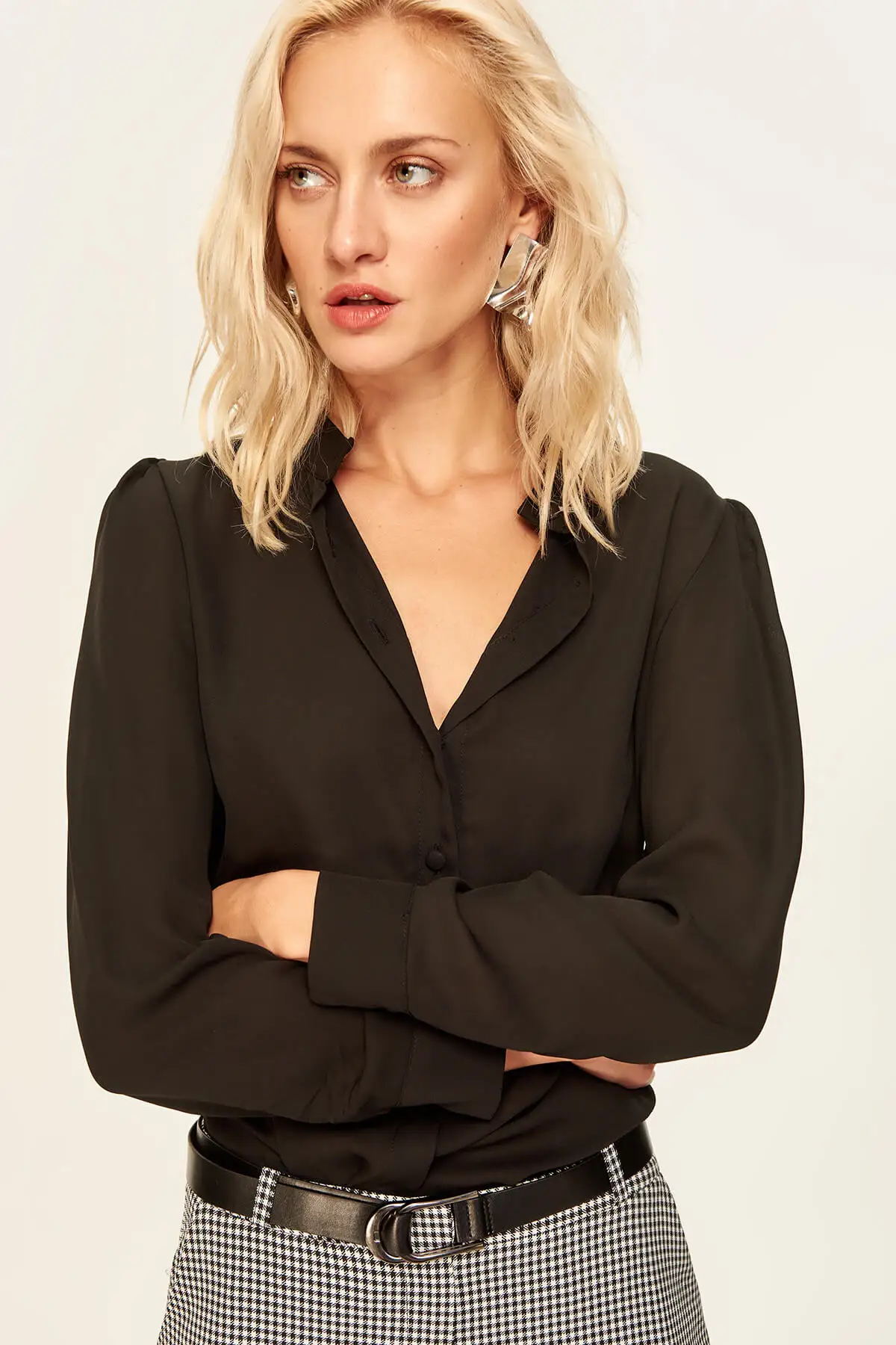 long sleeve black collar shirt