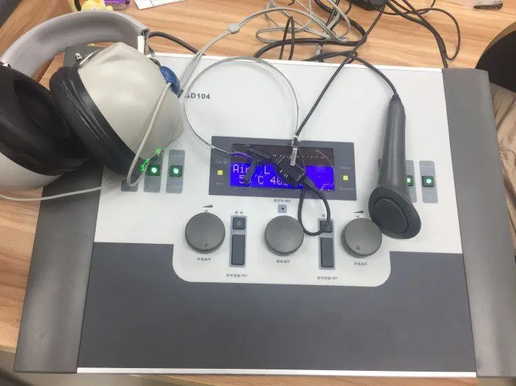 

2 Channel Portable Digital Audiometer Hearing Test diagnostic Hearing Aid Programmable Ear Care screenig audiometer AD-104
