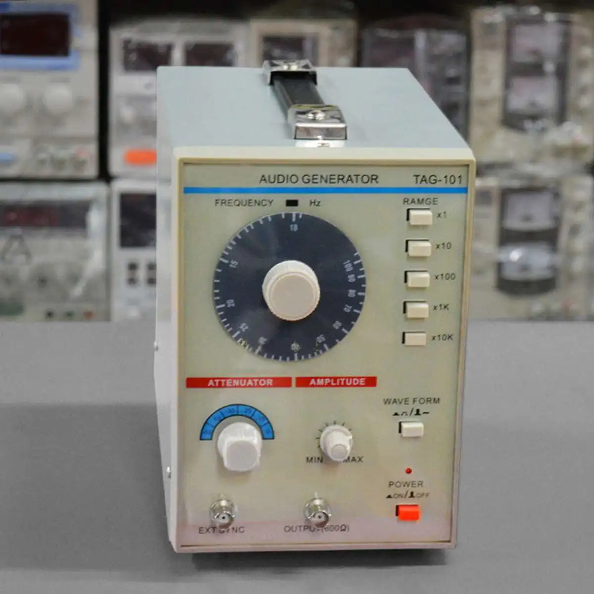 

TAG-101 110V/220V Low Frequency Audio Signal Generator Signal Source Producer 10Hz-1MHz tv Electronic Measuring Instrument Tools