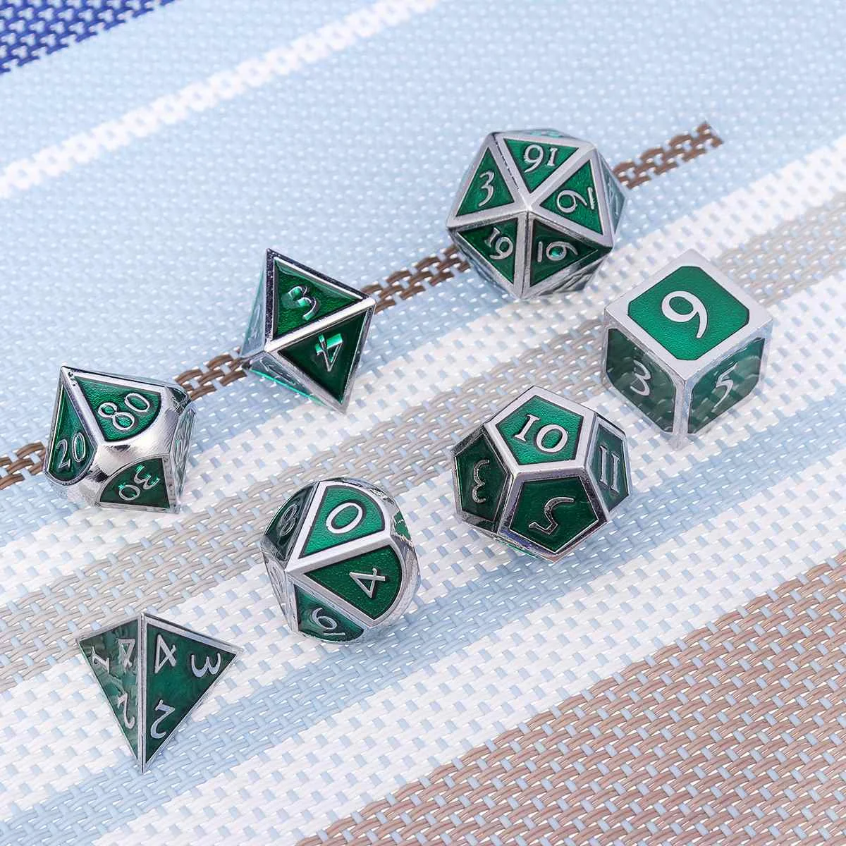 

7Pcs/Set Green Embossed Heavy Metal Polyhedral Dice Kit With Black Cloth Bag For DnD RPG Entertainment Game Polyhedral Dices Fun
