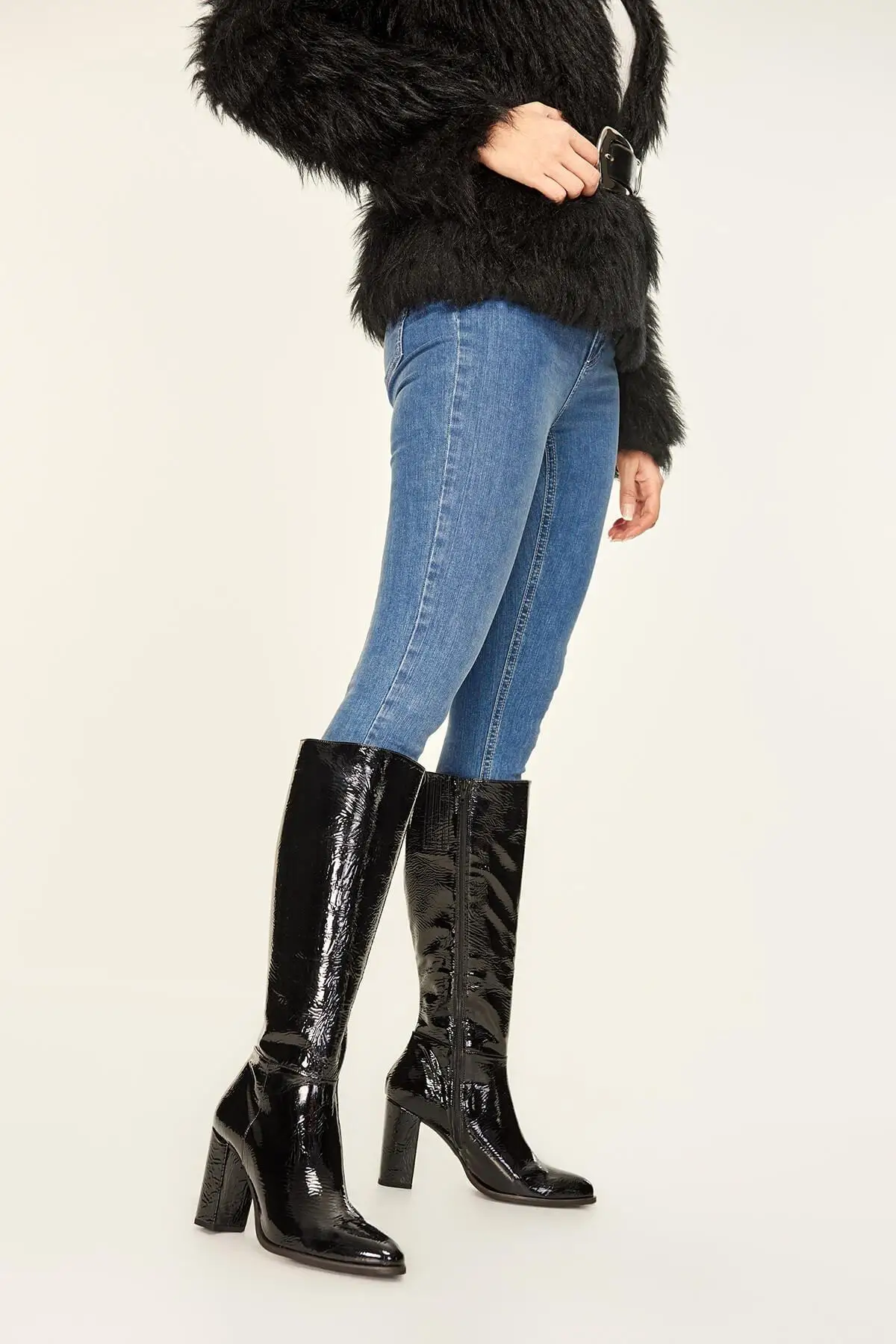 

Trendyol Black Patent Leather Women 'S Boots TAKAW19DS0036