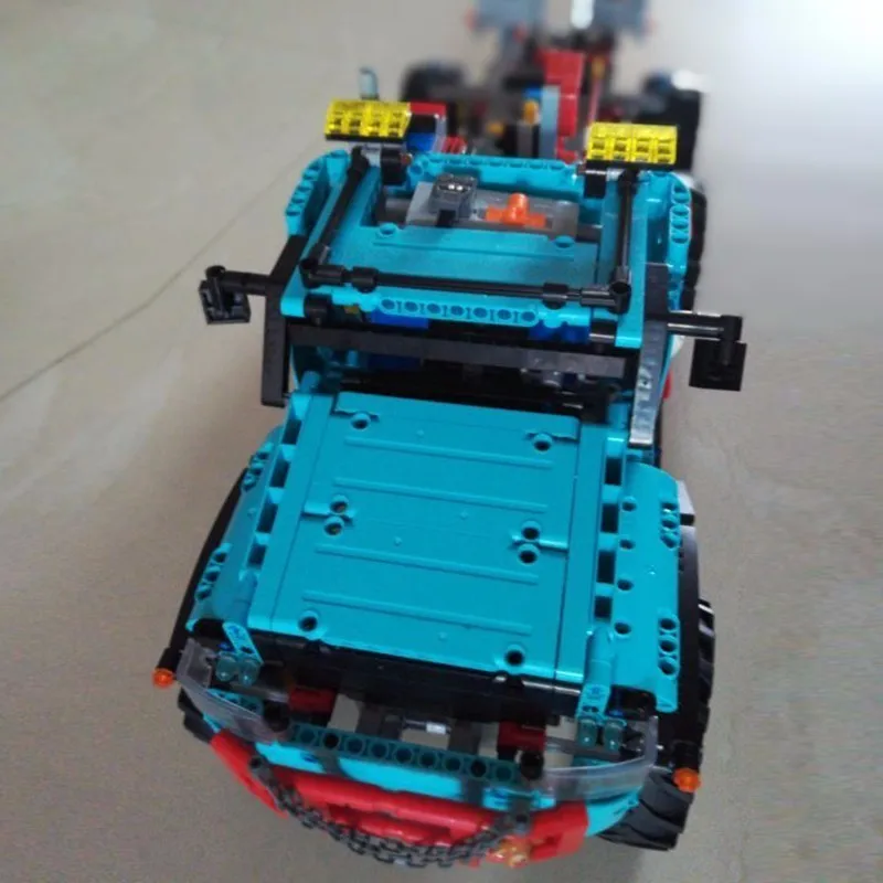 

Lepin 20056 Science And Technology Department Of Mechanical Column Six Drive Truck Insert Building Blocks Alpinia Small 1912pcs
