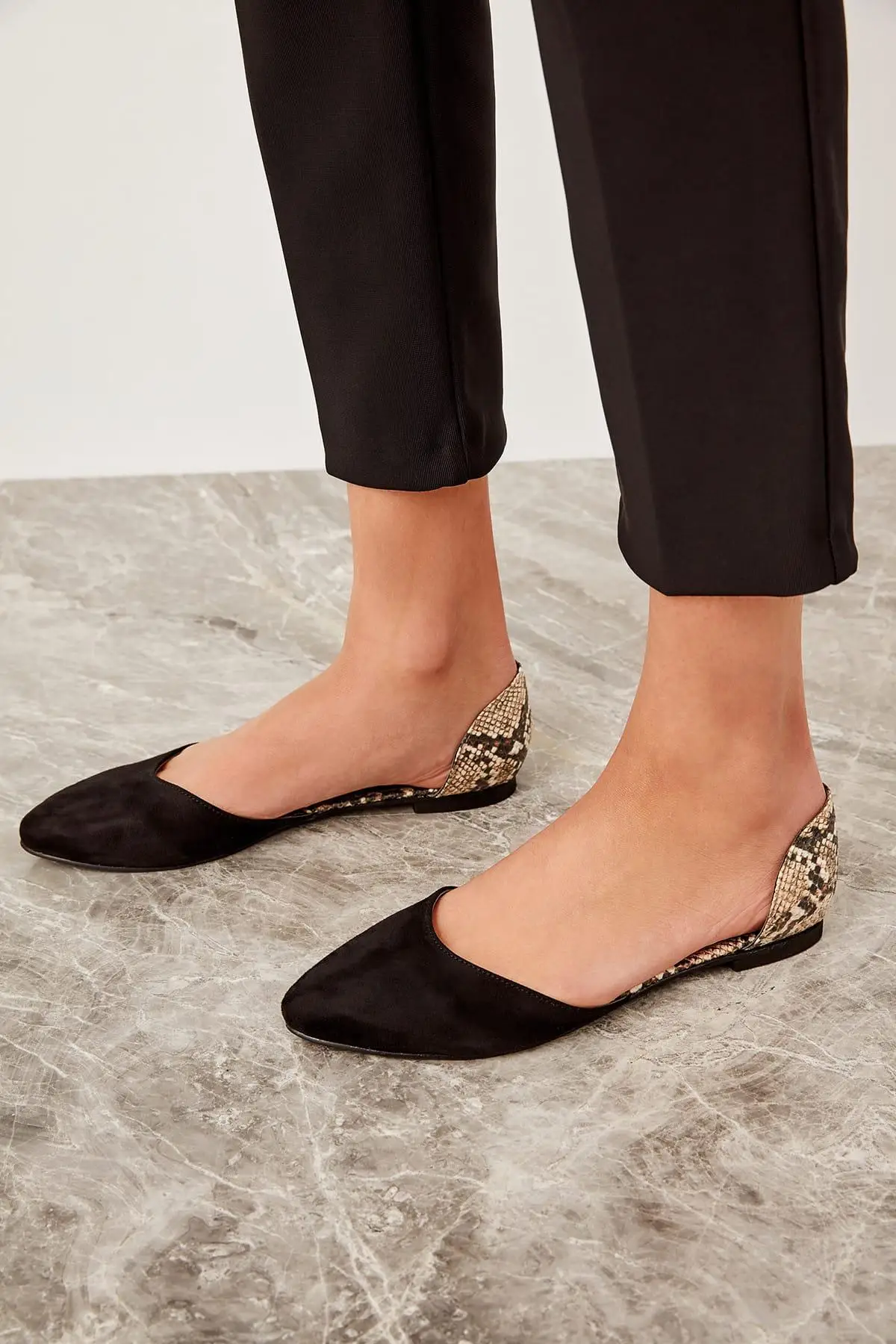 

Trendyol Black Snake Pattern Suede Women Ballerina TAKSS19HG0003