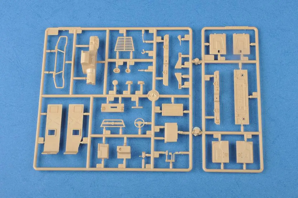 Hobbyboss модель 1/35 82469 Dong Feng Meng Shi 1,5 t легкий универсальный автомобиль