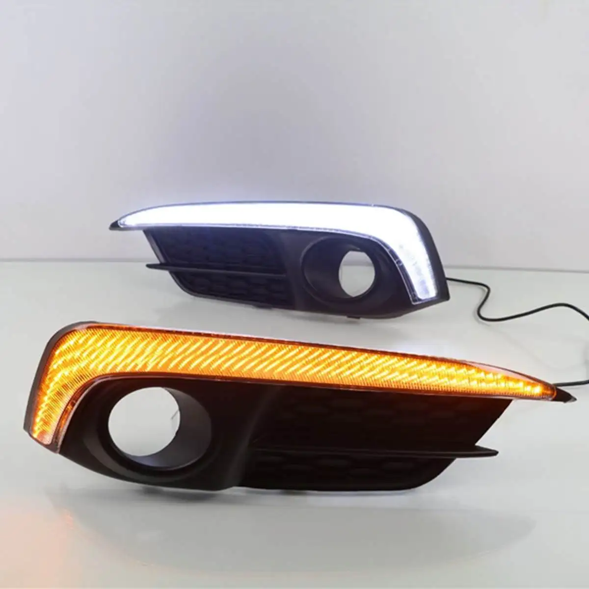 

1Pair 12V LED White DRL Daytime Running Lights Amber Turn Signal Fog Lamp for Honda for Civic 2016-2018