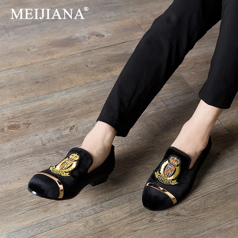 

MEIJIANA Brand Comfortable Breathable Fashion Men Shoes Spring and Autumn Wedding Shoes Embroidery Men's Loafers