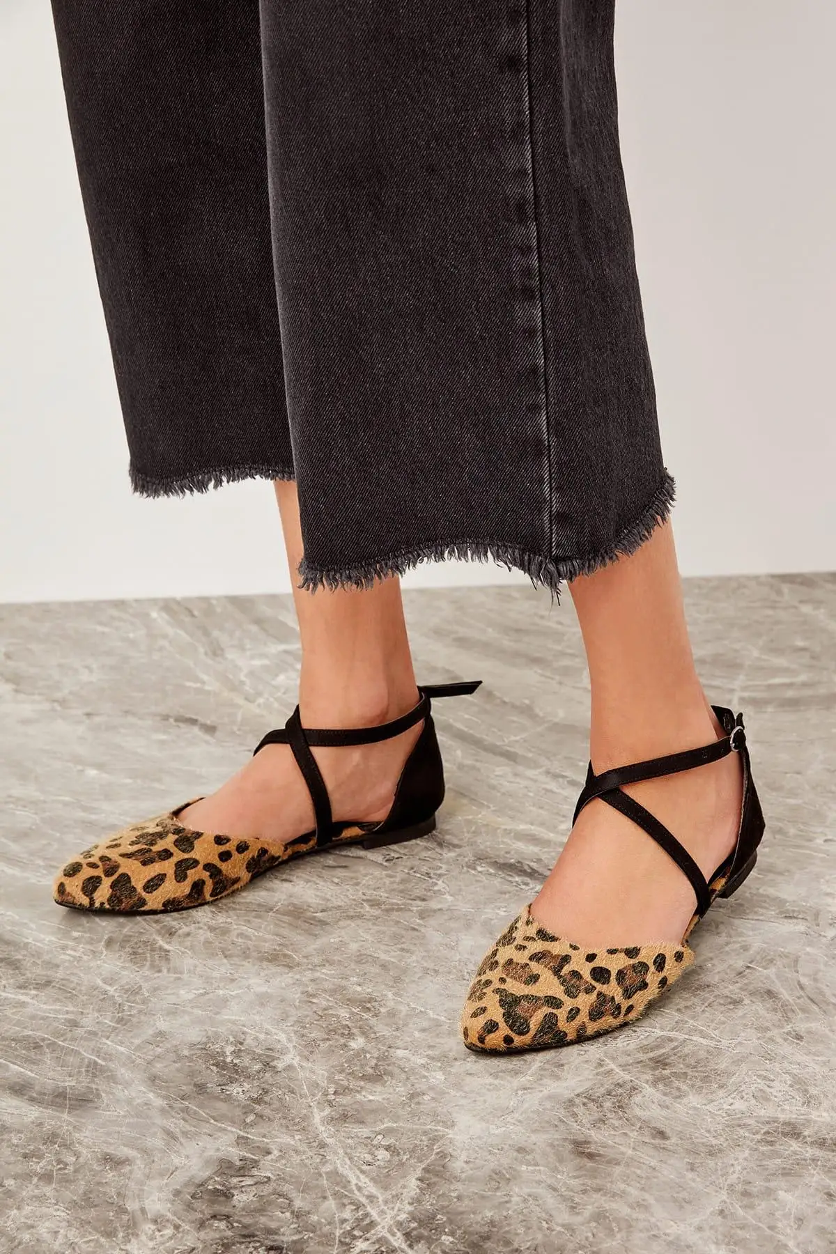 

Trendyol Brown Leopard Pattern Suede Women Ballerina TAKSS19HG0008