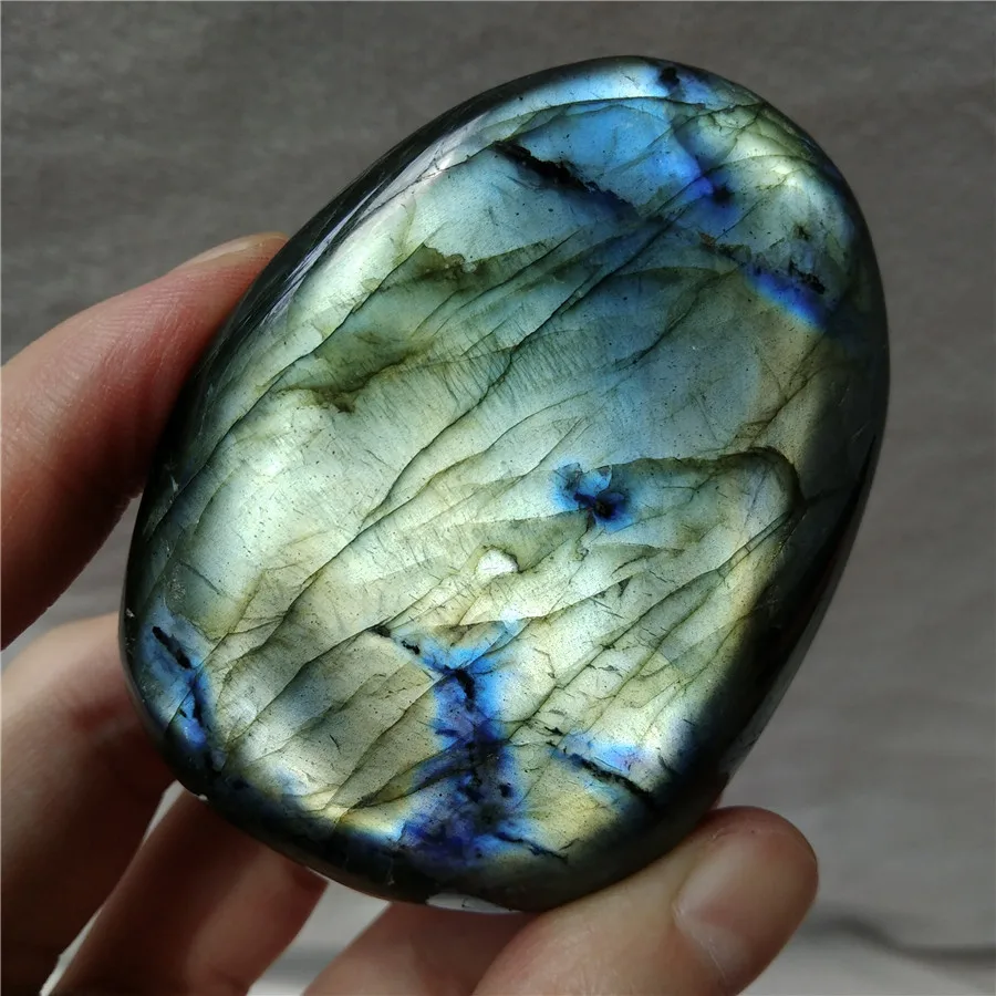 иризация лабрадорита. мадагаскарский мрамор лабрадорит. опалесценция опал. лабрадорит камень иризация. лабрадор спектролит.