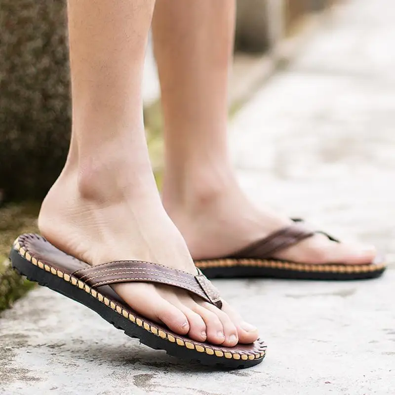

2018 Hot Selling Summer Cool Men PU Leather Flip Flops British Style Boardered Beach Sandals Male Slippers
