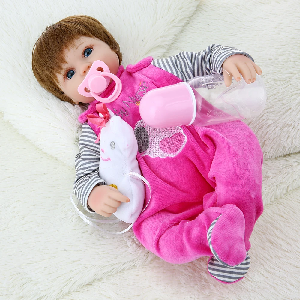 кукла живет