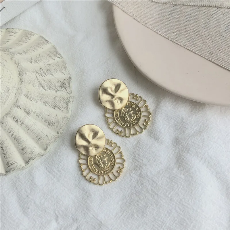 

S925 Silver Needle Korea Matt Gold Queen Head Earrings Female Earrings Exaggerated Irregular Hollow Earrings Fashion Jewelry