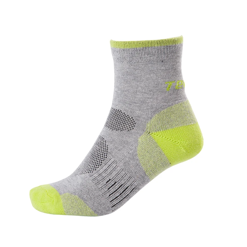 

3 Pairs Women's Outdoor Sports Cotton Socks Wicking Elastic Running Socks Crew Socks Breathable Hiking Climbing Socks
