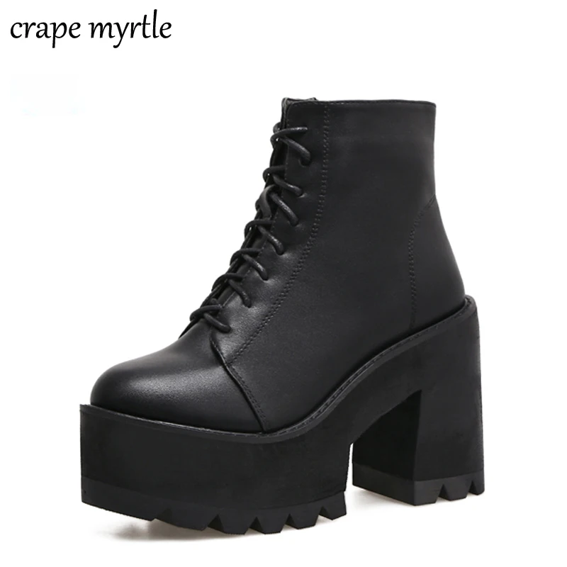 Женские полусапожки на тракторной подошве с платформой и толстым каблуком от бренда Crape myrtle. - мода