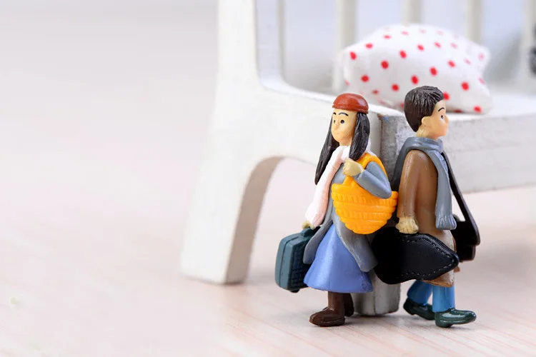 Miniature Couple Figurines 1Pair MiniSweety Lovers with trunk Fairy Garden Gnome Moss Terrarium DIY Ornament Garden Decor miniature duck figurines ornament crafts miniature ornament miniature couple ornament miniature figurines