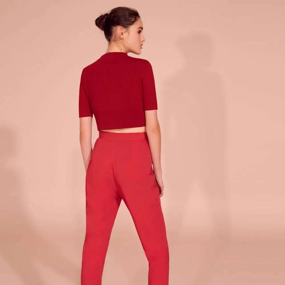 HDY Haoduoyi Sweet Academic Style Street Breeze Chest Triangle Hollowing Out Knitting Sweater Red Color New Arrival Sexy Tops