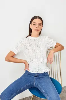 

Trendyol Ecru Lace Detail Knitted Blouse TWOSS19ST0118