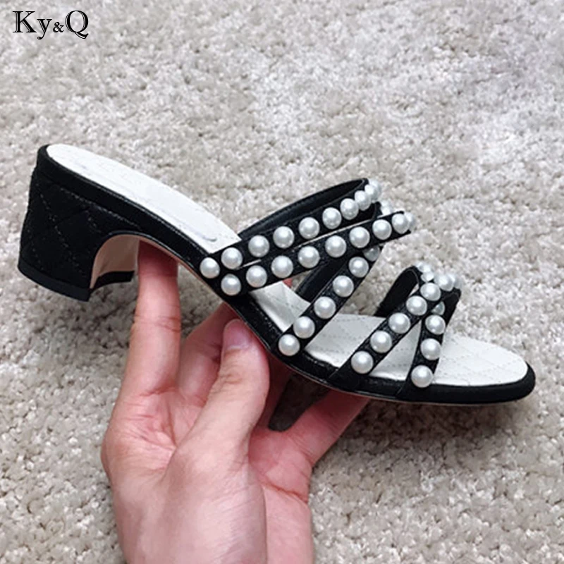 

Summer 2019 New Women's Mid Heel Outer Comfortable Wear Pearls Open Toe Casual Non-slip Beach Wild Thick Heel Slippers 3-5cm