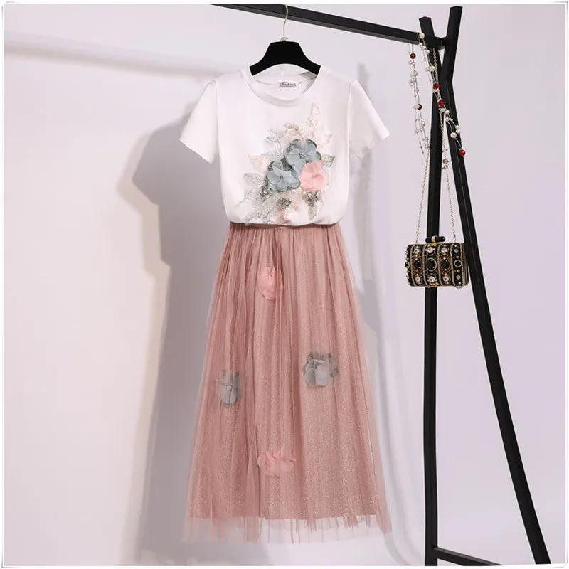 

2019 Summer Women Set Embroidery Floral Short Sleeve Cotton T Shirt + Flower Appliques Mesh Long Skirt Suit Two Piece Set
