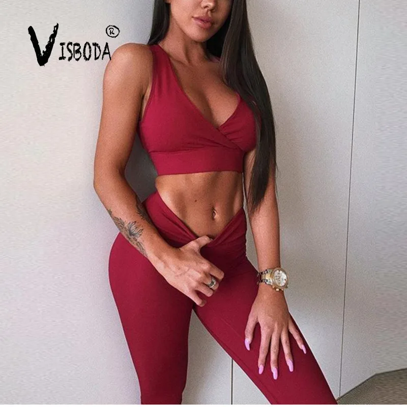 Женский спортивный костюм из двух предметов красный укороченный топ с глубоким V