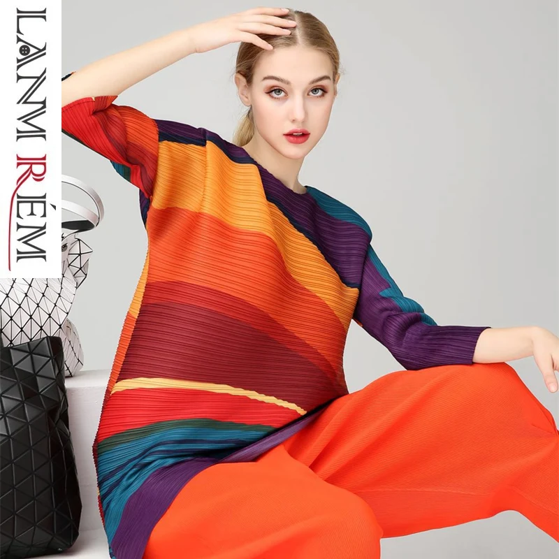

LANMREM 2019 High Quality Fashion New Female T-shirt Three Quarter Sleeve Rainbow Stripe Pleated Clothing Loose Tops YH36309