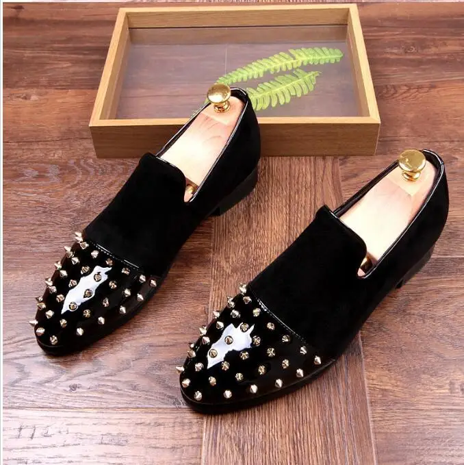 

Rivets Driving Shoes for men Flats Low top Roud Slip on Black Dress Wedding Shoes 2018 Fashion Genuine leather Loafers Shoes