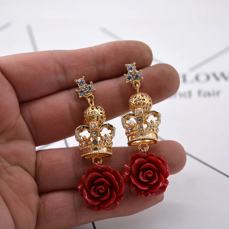 

Women Fashion Queen Vintage Earrings Baroque Royal Rose Flower Crown Metal Statement Dangle Earrings Wendding Party Jewelry Gift