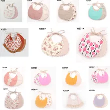 Для маленьких мальчиков нагрудники для девочек Слюнявчики для новорожденных Водонепроницаемый вытирания слюней младенцев Полотенца комфорт Цветочный принт Одежда для мальчиков и девочек для кормления, Двухслойная юбка-брюки