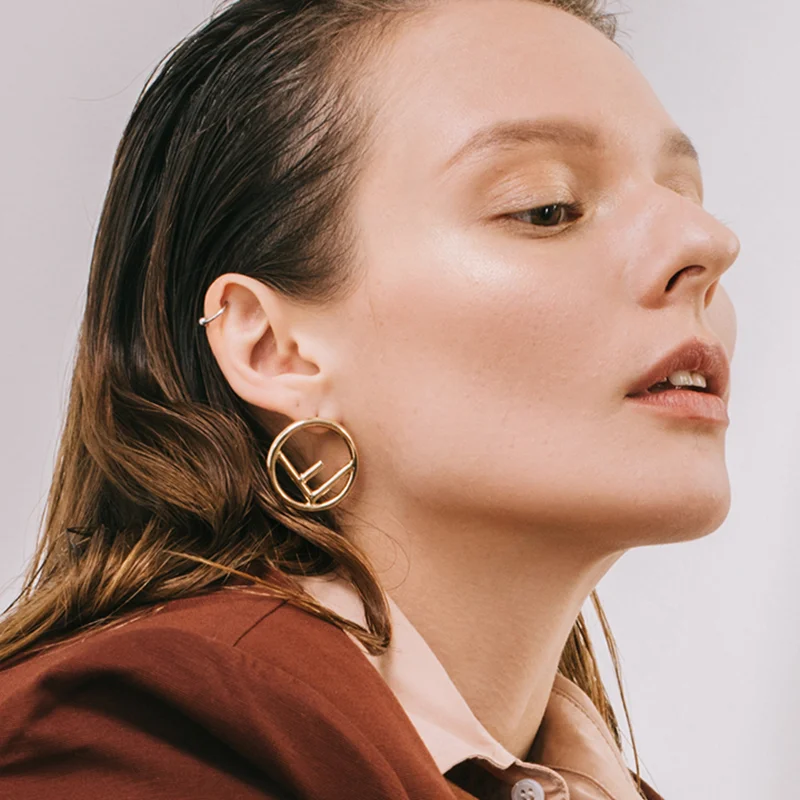 

Timeless Wonder Glam Cutout Geo F Letter STUD Statement Earrings Party Gift Brincos Runway Top Drama Stage Ins Punk New 2256