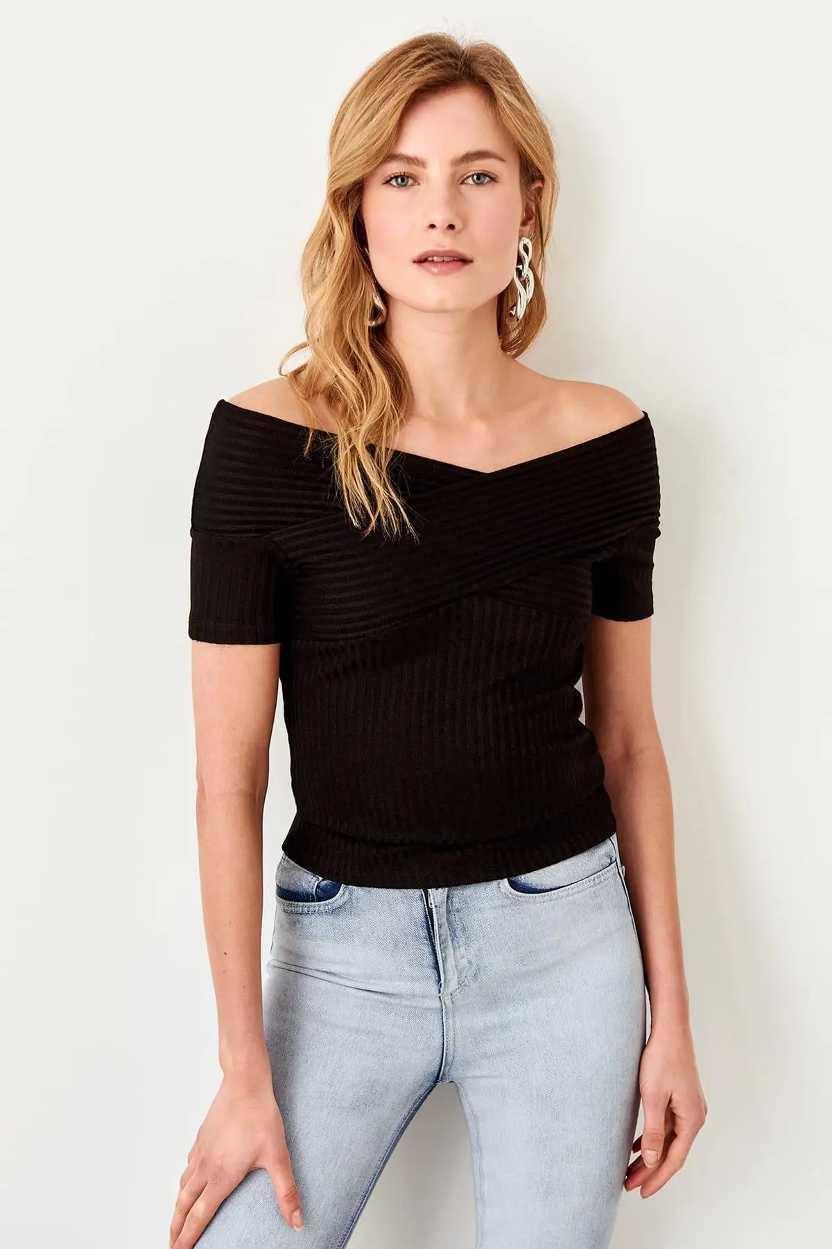 

Trendyol Black Carmen Neck Ribbed Knitted Blouse TWOSS19FV0085