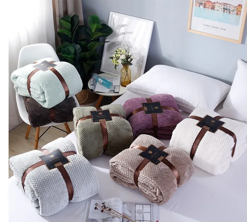 

Solid Color Coral Fleece Blanket Personalized Mesh Grid Air Conditioner Blanket Portable Soft Fuzzy Blanket for All Seasons