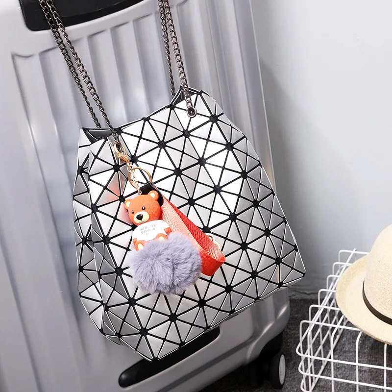 

2019 New Pattern Diagonal Woman Package Lingge 100 Change Fold Single Shoulder Package Fashion Popular Handbag Bucket Package