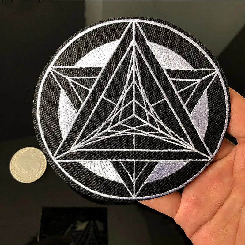 

Fine Round Embroidered Iron On Patches Embroidery Black and White Triangle Geometry Image DIY Magic Array Coat Shoes Accessories