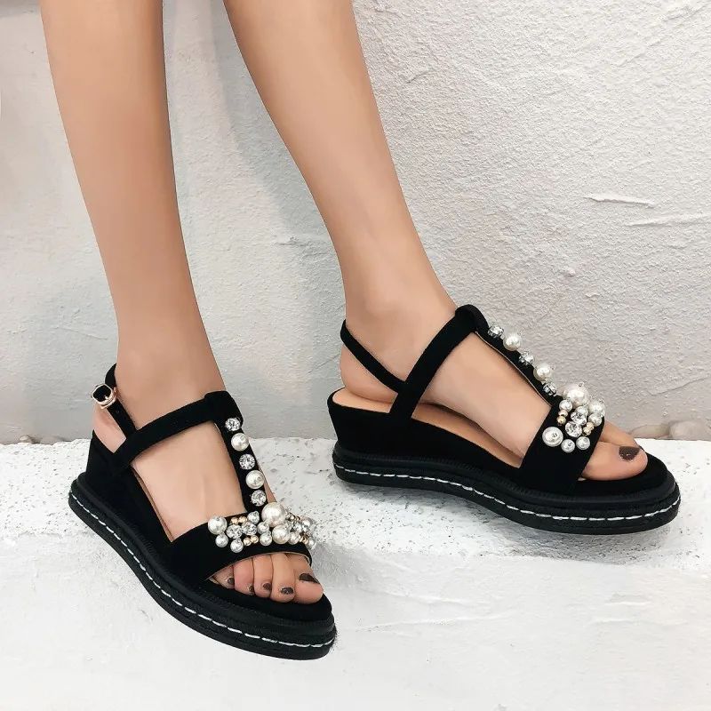 Sommer Schwarzes Boden Damen kakifarbig Neue 2019 Keil Strass Muffin Runde Snc Mode Dicken Perle Moraima Kopf Sandalen Bottom Schnalle wT1qEZax
