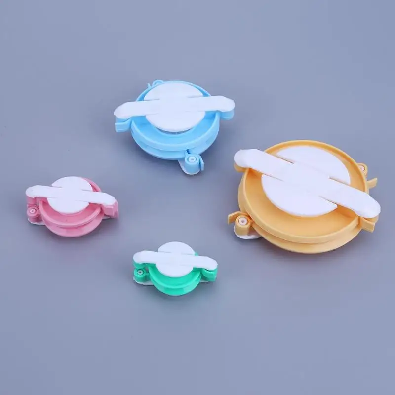 

4Pcs Plastic Knitting Loom Fluff Ball Weaver Pompon Set Pom Maker DIY Needle Craft Knitting Tool Wool Yarn Kit Accessories