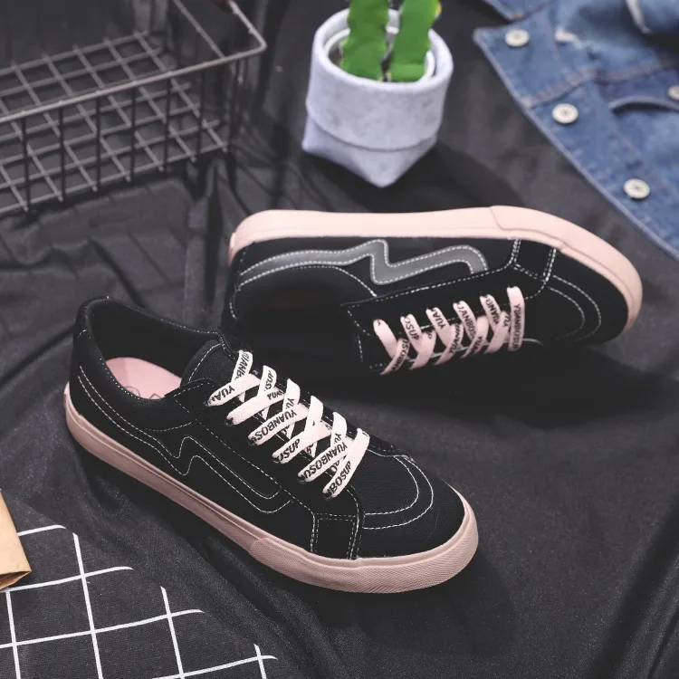 

2018 spring canvas shoes low to help cloth breathable flat bottom casual white shoes Korean version