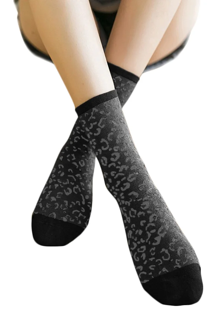 

Women Socks Cottons Blends Leopard Print Autumn Winter Personality Harajuku Comfortable Sports Socks