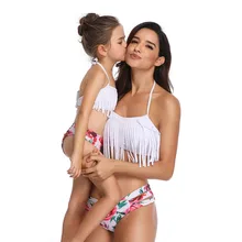 Купальный костюм с кисточками для мамы и ребенка; одежда для всей семьи; комплект бикини с цветочным принтом и средней талией; сезон лето года; одинаковые комплекты; купальники для мамы и дочки