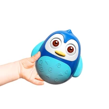Детские пингвин игрушка-неваляшка с прокатки глаза Галтовочное кольцо колокольчик игрушка со звуком детский музыкальная колебание игрушки раннего развития для малышей и детей постарше