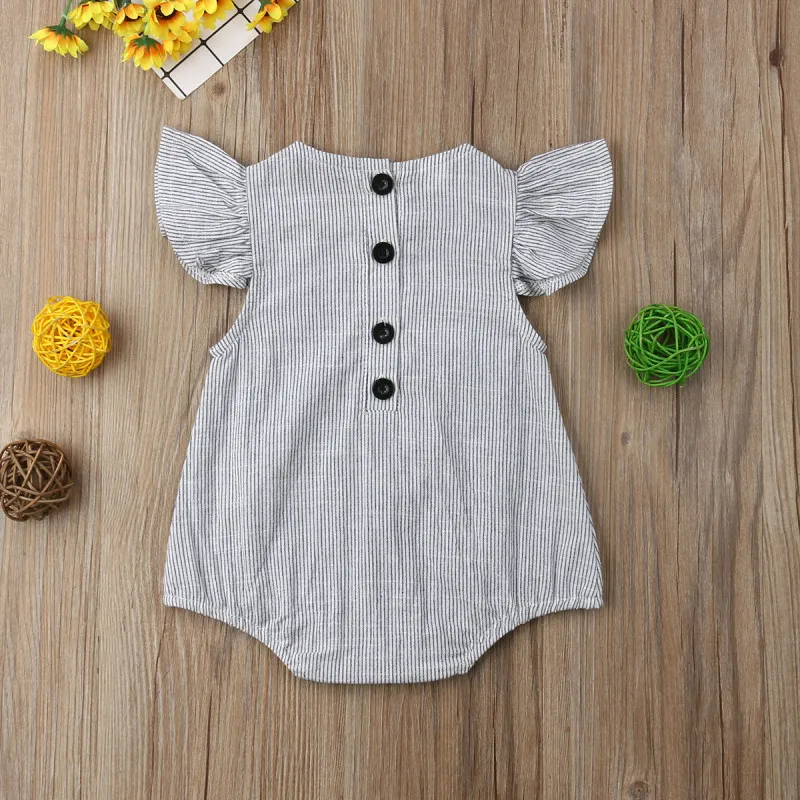 Комбинезон, комбинезон для новорожденных девочек, летний хлопковый серый полосатый костюм с рукавами-крылышками для малышей, одежда для девочек с пуговицами