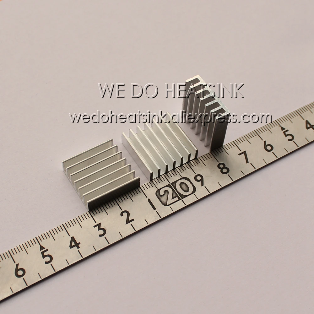 우리는 방열판 20x20x6mm 알루미늄 IC LED 냉각 냉각기 방열판 방열판을 수행합니다.