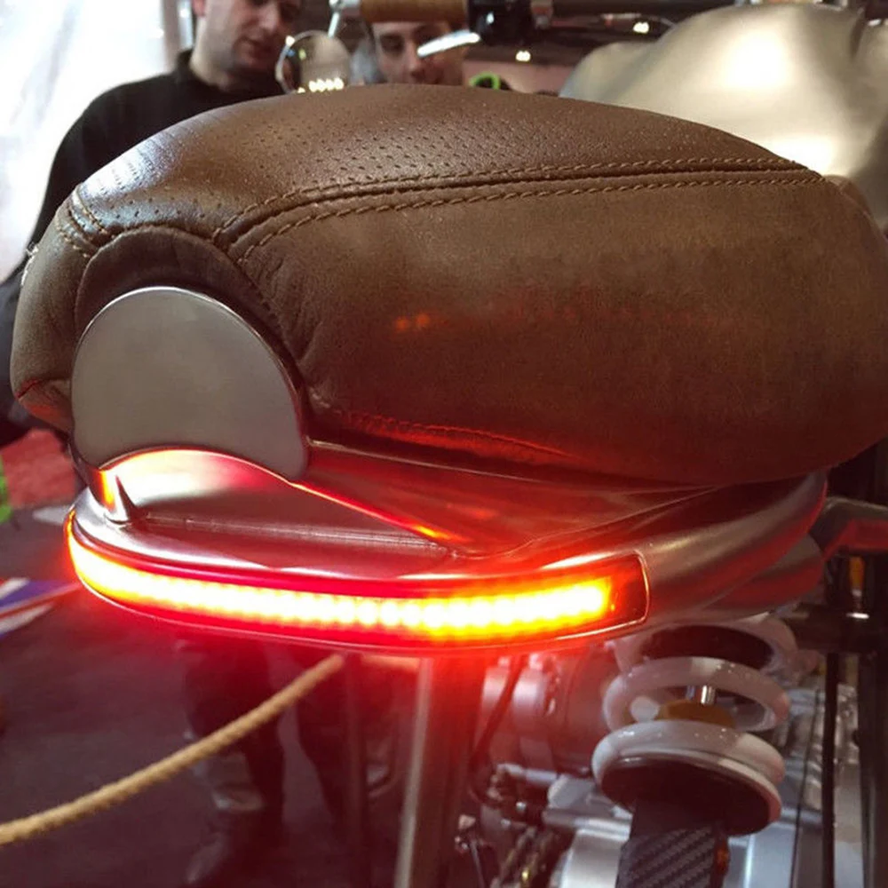 

1pcs Motorcycle Red Yellow Discoloration LED Scrambler Brake Tail Light Turn Signal License Plate Light For Bobber Cafe Racer